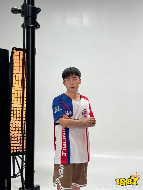 LGD Gaming起航！LGD發布新隊服定妝照