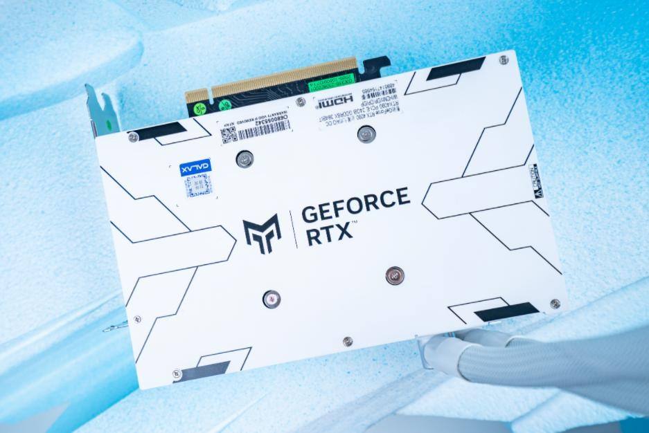  有见过满载也不发烧的显卡吗？影驰 GeForce RTX 4090 金属大师 AIO OC评测