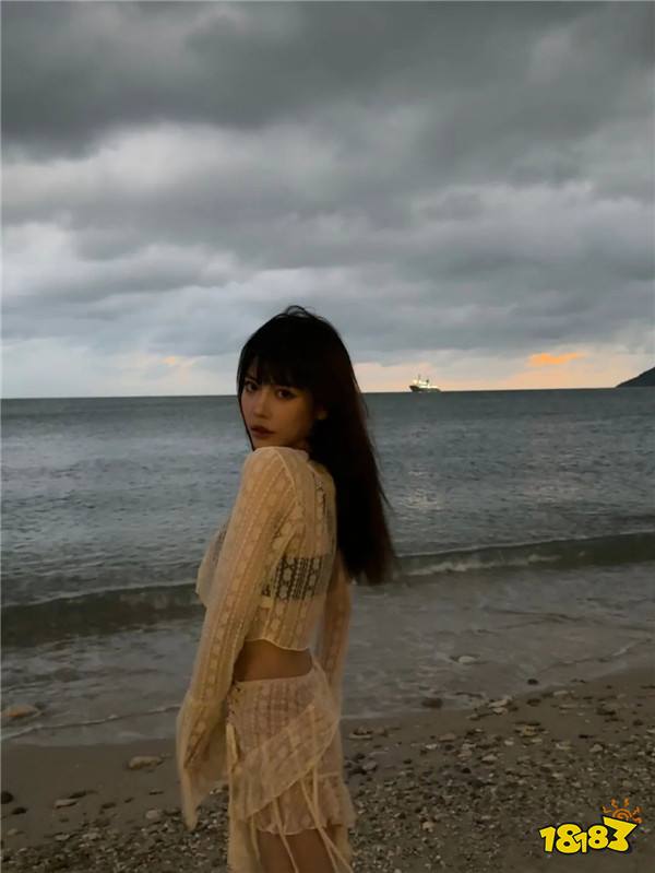 【LPL哑巴新娘】周淑怡微博发布海滩泳装照,透视装小秀性感身材?