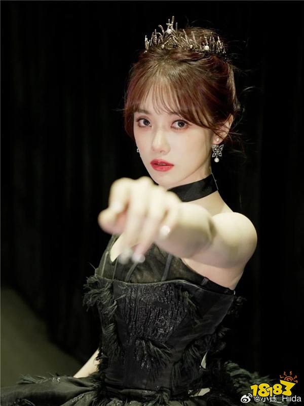 【LPL老婆】小钰全明星礼服,亮眼黑天鹅造型!