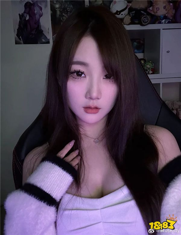 LOL资讯:新人美女解说Kitty疑似与G2AD新恋情曝光?