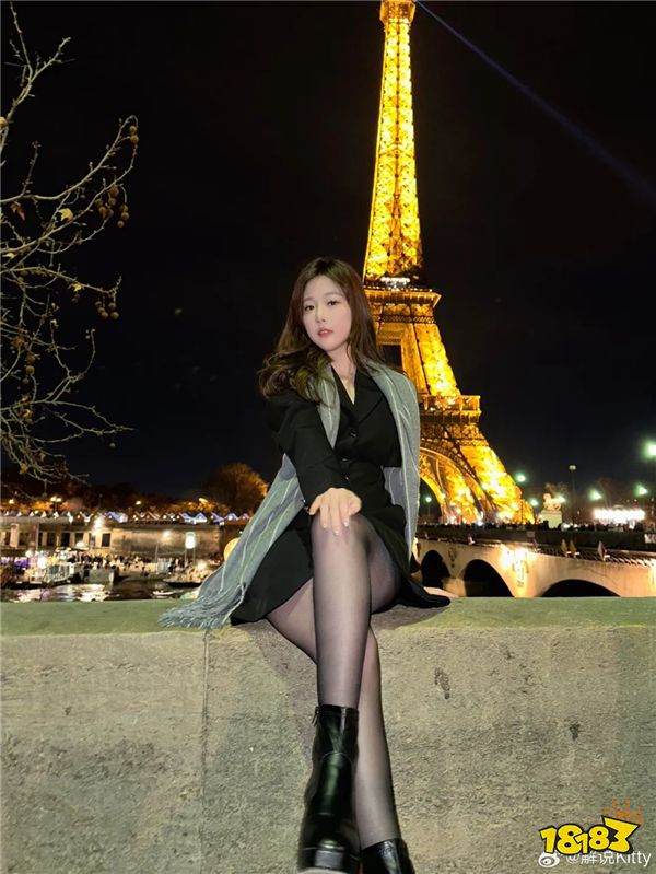 LOL资讯:新人美女解说Kitty疑似与G2AD新恋情曝光?