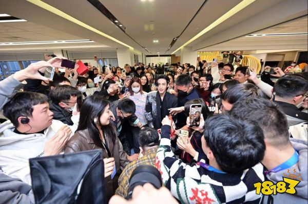 浮生忆玲珑公测引爆热搜 罗云熙化身游戏代言人引领热潮