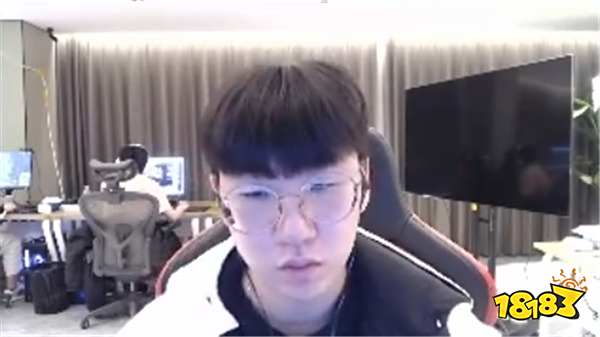 LOL资讯：Gala在微博之夜和赵露思一起玩英雄联盟？尺帝吐槽JDG的票价太贵！