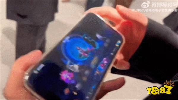 LOL资讯：Gala在微博之夜和赵露思一起玩英雄联盟？尺帝吐槽JDG的票价太贵！