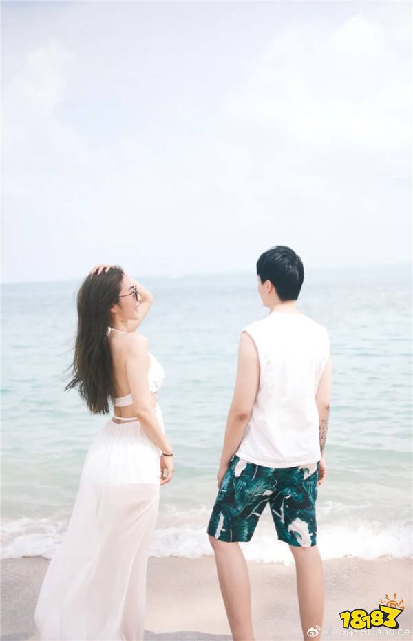 【LPL老婆】余霜海边泳装大秀身材！来自婚姻的滋润？