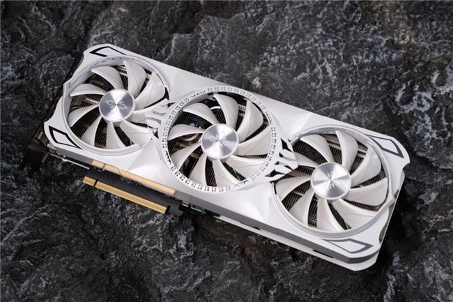  AI性能持续释放！耕升 GeForce RTX 4070 SUPER 星极皓月 OC 评测解禁 