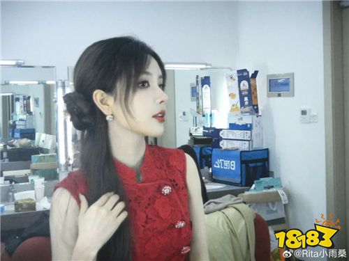 LOL资讯：LPL女解说新春“皮肤”你最喜欢哪款？驼子姐整活Rita还是那么美！