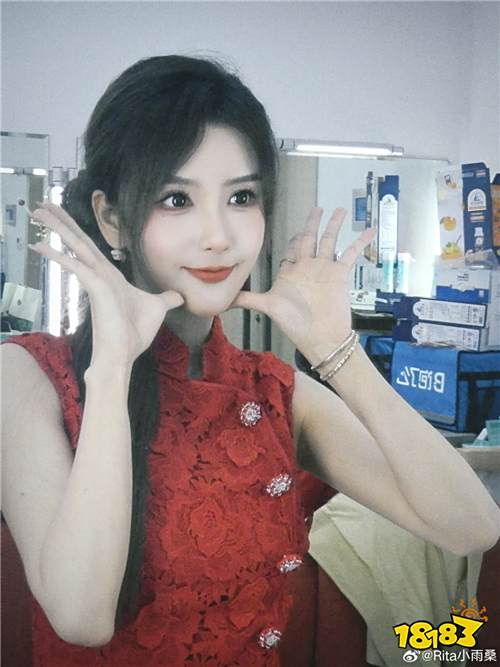 LOL资讯：LPL女解说新春“皮肤”你最喜欢哪款？驼子姐整活Rita还是那么美！