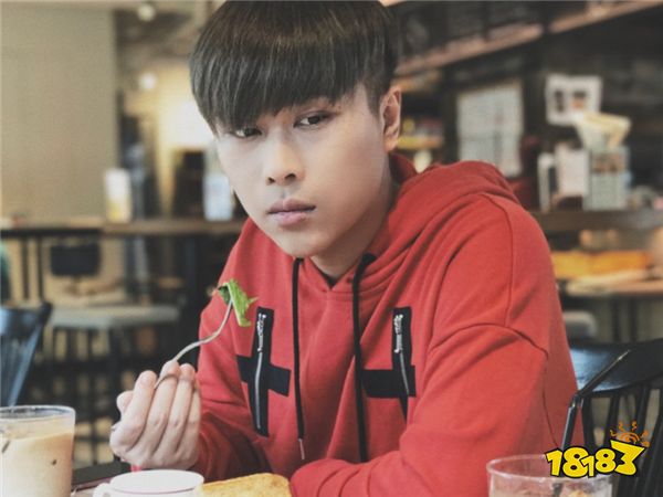 曾经的人气主播55开卢本伟目前已解封？前女友UU转型成功赚得盆满钵满？