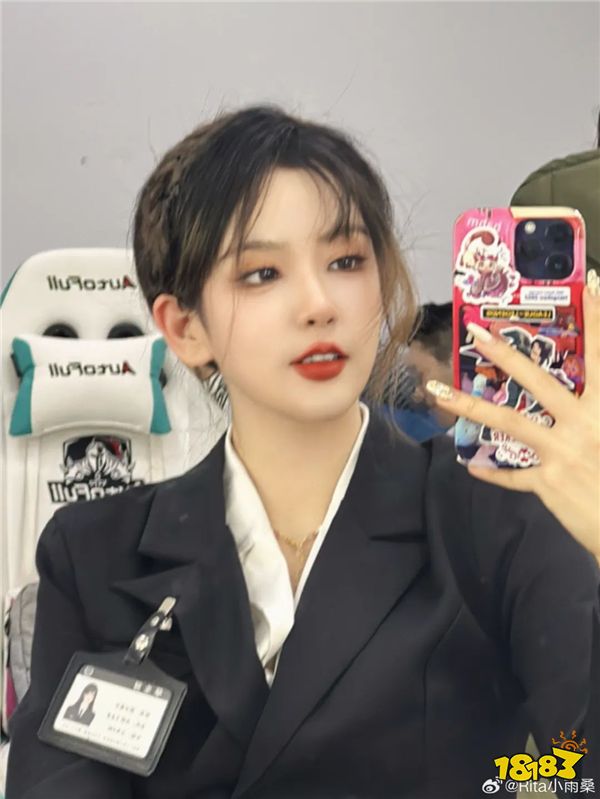 Rita终于来到姿态庄园！姿态艾希被网友吐槽：你玩的肉装心之钢寒冰？