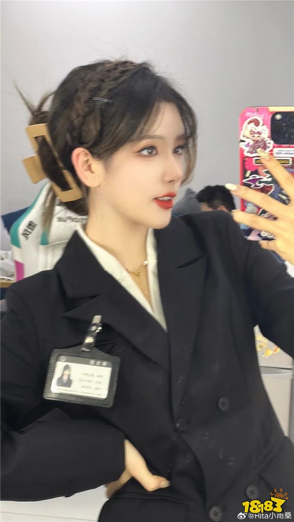 Rita终于来到姿态庄园！姿态艾希被网友吐槽：你玩的肉装心之钢寒冰？