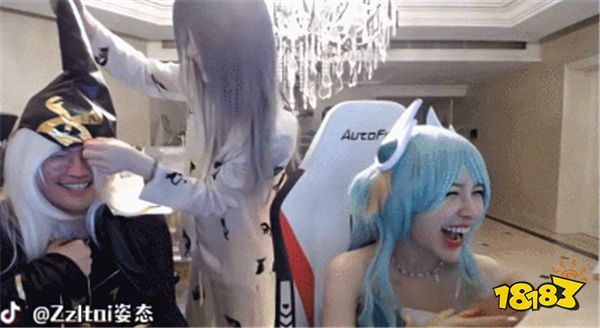 Rita终于来到姿态庄园！姿态艾希被网友吐槽：你玩的肉装心之钢寒冰？