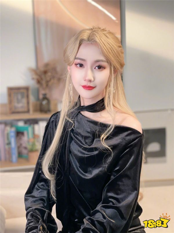 40岁的她仍像18岁的少女？我们的LOL初代女神小苍再度出现？