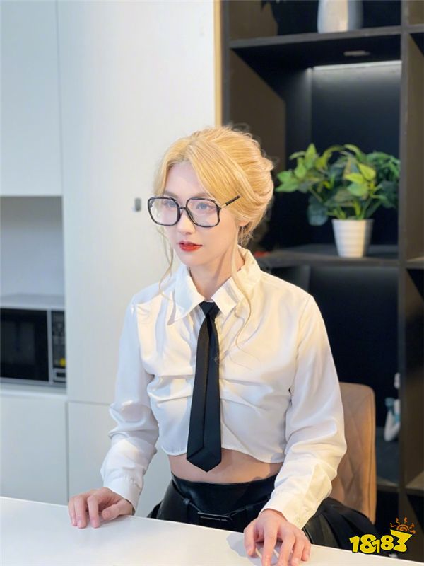 40岁的她仍像18岁的少女？我们的LOL初代女神小苍再度出现？