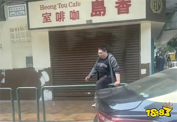 遇到事情先跑为妙？“PDD”跑路和五五开在世界各地旅游？