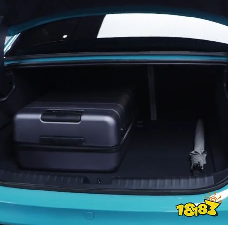 坐不住了！雷军亲测SU7后座空间，比Models和标轴宝马5还大！