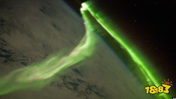 大量网友身体不适冲上热搜？地磁暴：别来沾边！