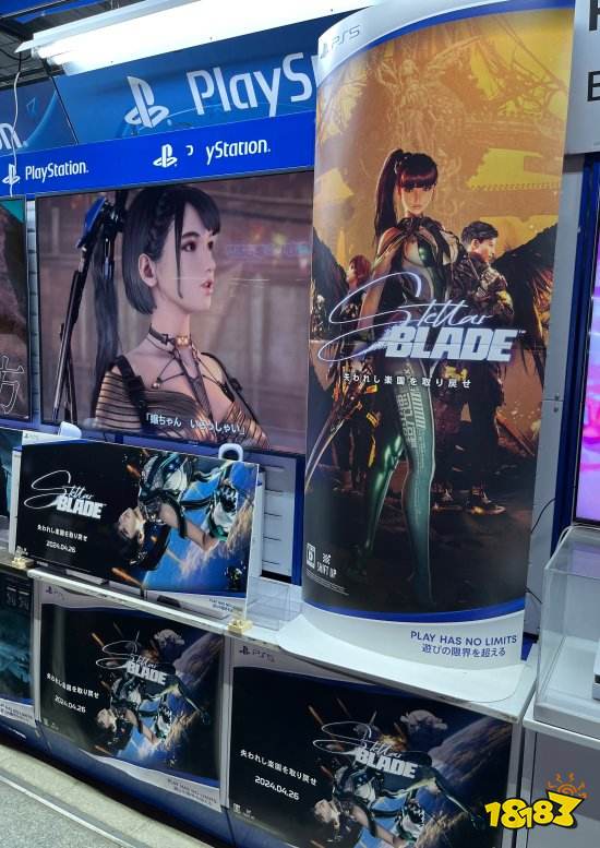 来势汹汹！《星刃》发售在即：日本游戏店已挂满女主海报