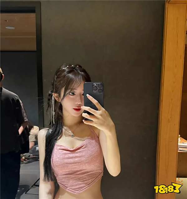 游戏主播呆妹儿放飞自我巅覆往日形象？清凉着装引来超管封禁！