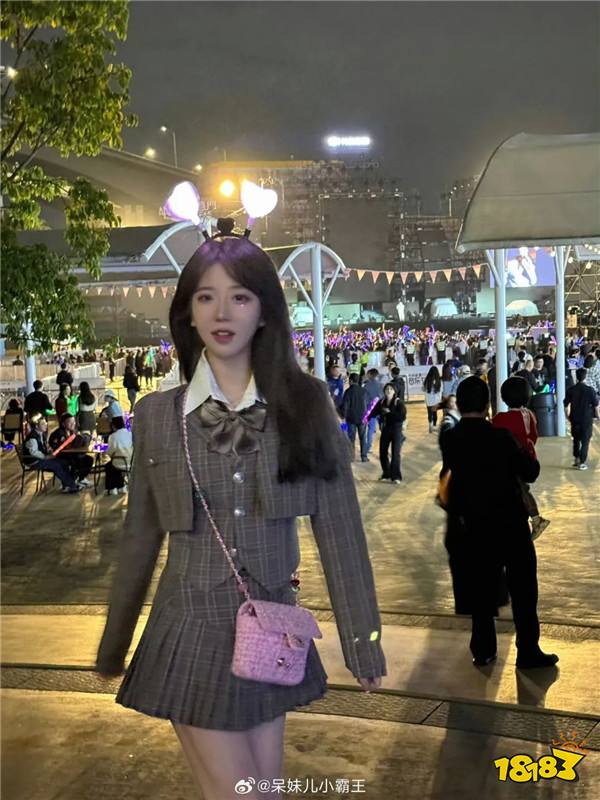 游戏主播呆妹儿放飞自我巅覆往日形象？清凉着装引来超管封禁！