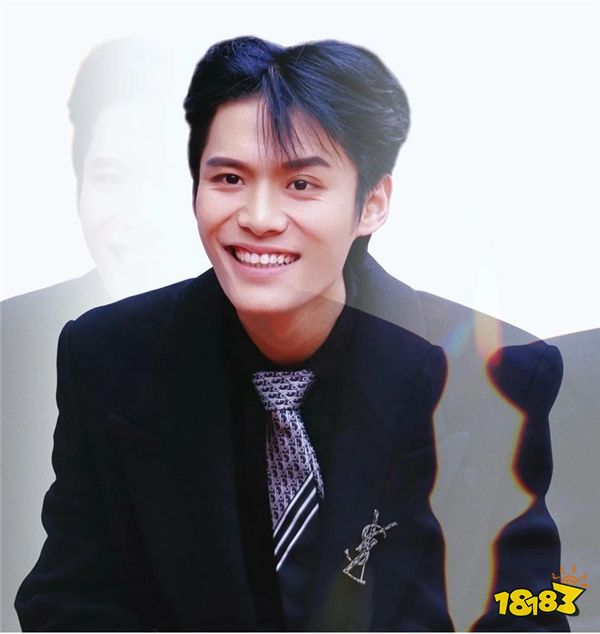 LOL比赛请疯狂小杨哥做解说?打算现场卖皮肤321,上链接?