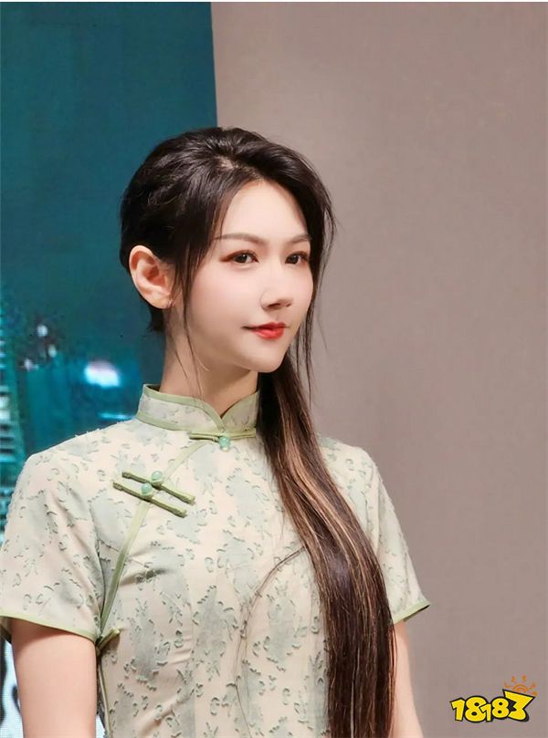 电竞解说元老之一的小苍现状如何?坐拥几十栋大楼成为包租婆?