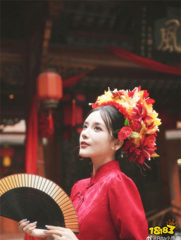 LOL解说Rita要结婚了？一袭传统红装美艳动人！