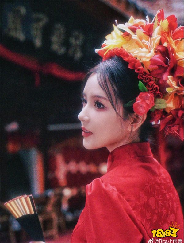 LOL解说Rita要结婚了？一袭传统红装美艳动人！