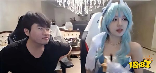 何德何能！LOL知名女解说Rita化身女仆伺候姿态？