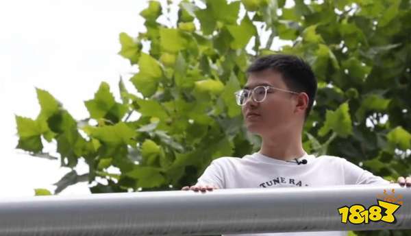 作者仅初中毕业！靠《植物大战僵尸杂交版》爆火逆袭登上热搜