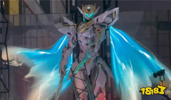 这次真的要点燃上海！八米高萨姆机甲惊现BW2024现场！高还原度压迫感十足！