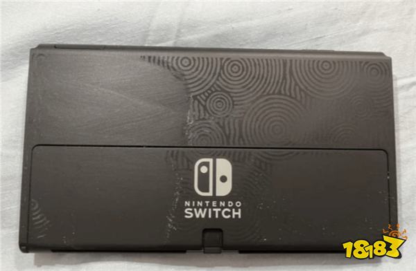 塞尔达·玩家之泪！外网玩家用91%异丙醇清洁限定Switch，背面图案直接“毁容”！