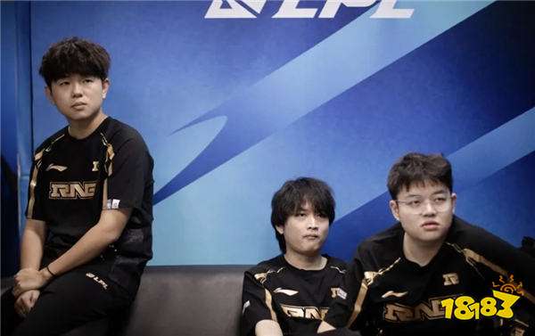 RNG前打野格局直播怒喷LPL解说!“偏心、不公正”是如今LPL解说的代名词?