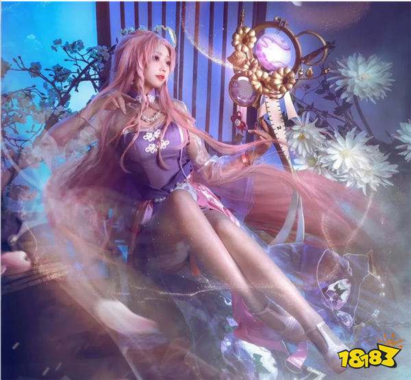 走路摇COS王昭君，身穿超短裙露出性感身材，魅惑感十足！