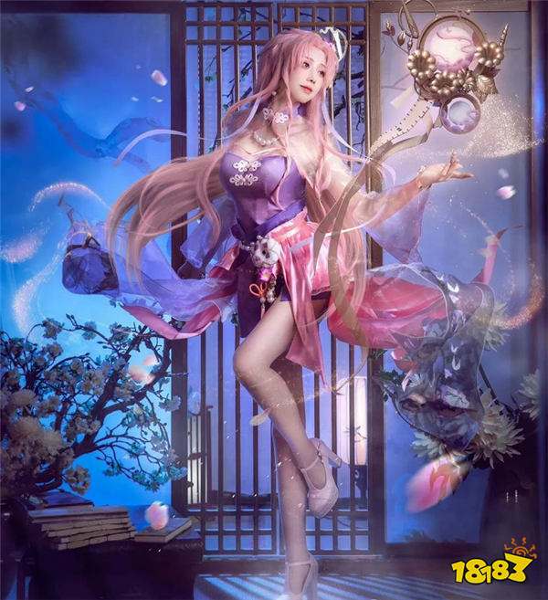 走路摇COS王昭君，身穿超短裙露出性感身材，魅惑感十足！