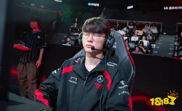 Faker心态崩溃！T1不敌GEN，赛后连续自残式撞墙自责