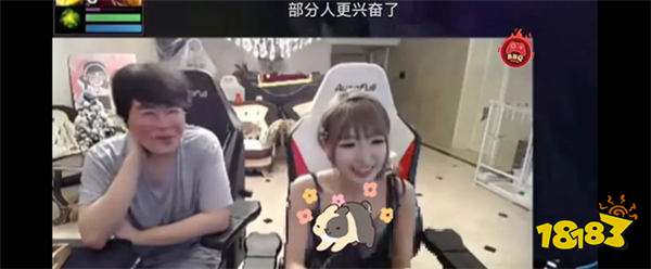 周淑怡二代“周敢敢”！身穿黑丝吊带做客姿态直播间，自曝自己有“20年脚臭”？