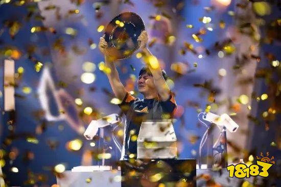 春风若有怜花意，可否许我再少年？国手“小孩”35岁夺冠《街霸》沙特世界杯