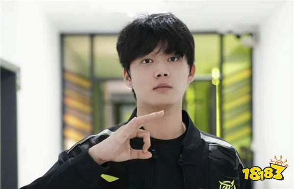 真·富婆风范！NIP战队夺冠，乐言女友高调秀恩爱引热议！