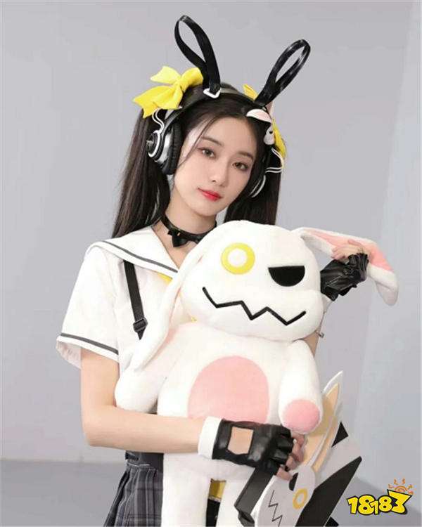 同样都是COS安琪拉时之奇旅！小柔的COS被网友夸爆，而黄子韬老婆徐艺洋却被网友嫌弃？