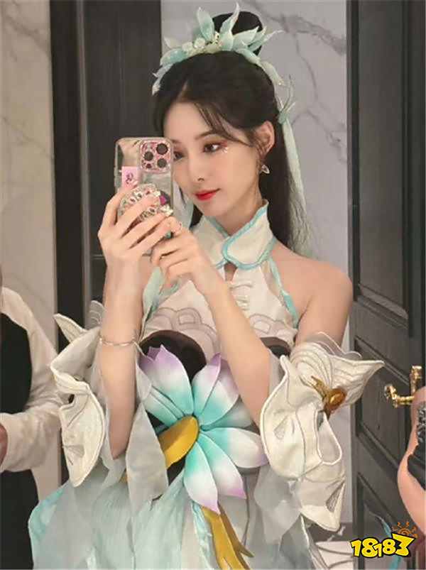 同样都是COS安琪拉时之奇旅！小柔的COS被网友夸爆，而黄子韬老婆徐艺洋却被网友嫌弃？