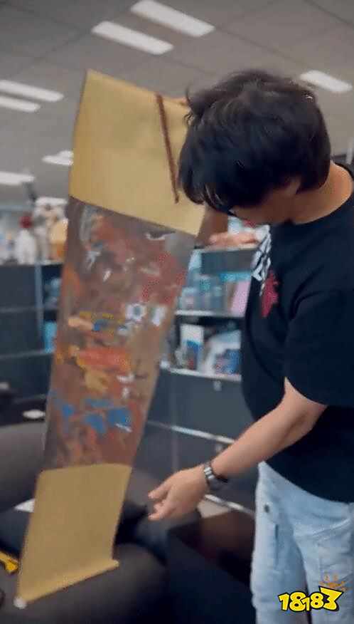 连发三条视频！小岛秀夫展示开箱《黑神话：悟空》实体版