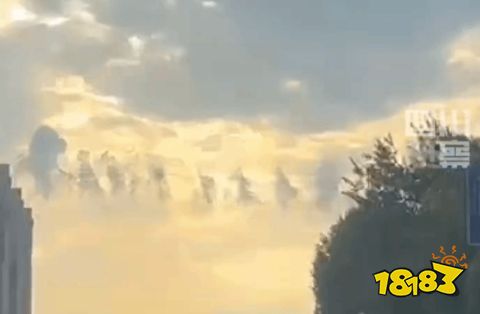 这下谁还分得清游戏和现实？网友拍到撞脸《黑神话》的云：天兵天将十分壮观！