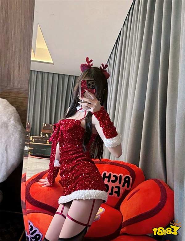 美女游戏主播腐团儿惊现大尺度圣诞照？网友：这身材真是要啥有啥！