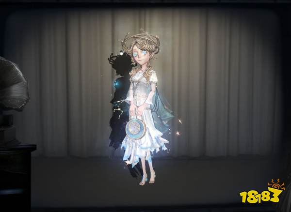 《第五人格》园丁角色宇宙女巫皮肤截图