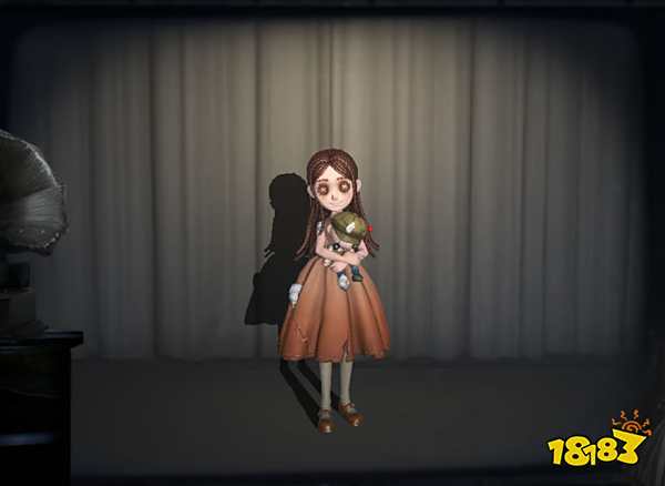 《第五人格》小女孩角色春泥褐皮肤截图