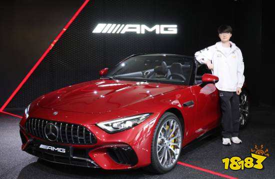 Faker获赠《英雄联盟》名人堂定制款奔驰