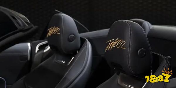 Faker获赠《英雄联盟》名人堂定制款奔驰