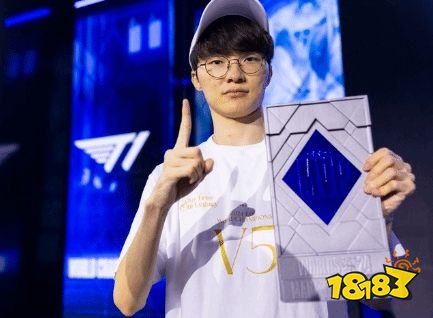 还以为在玩星际呢？LOL官方晒Faker世界赛第一视角：光速切屏眼花缭乱！